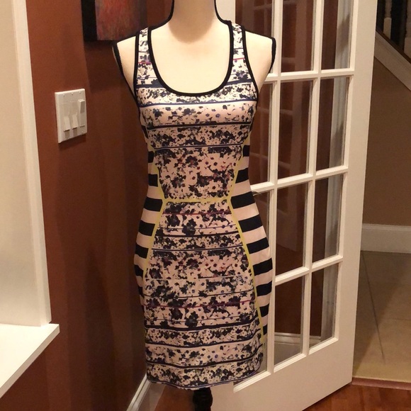 Fire Los Angeles dress with cut out back detail⭐️ - Picture 6 of 8